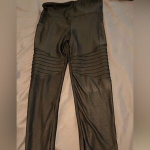 Pink Lily Black Leggings